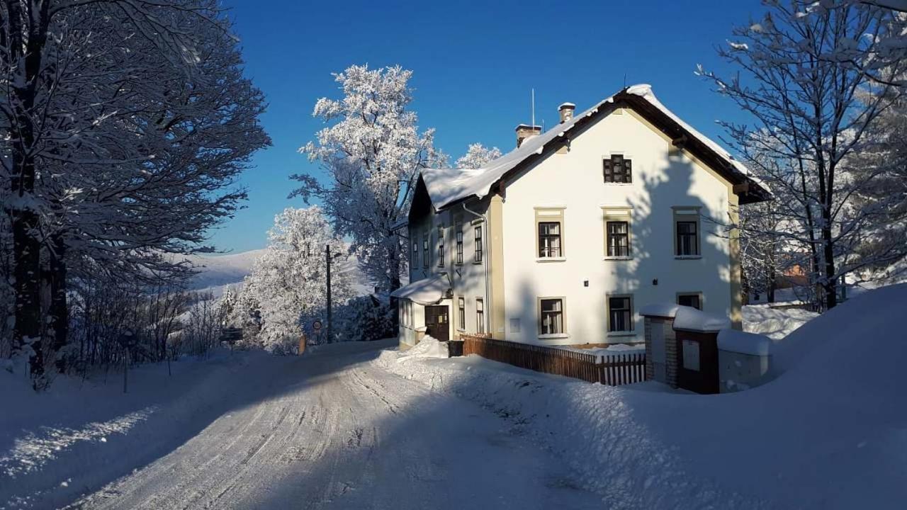 Stara Skola Hedec Aparthotel Králíky Екстериор снимка
